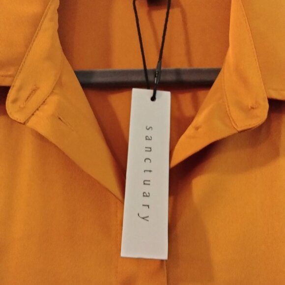 Satin blouse. - Picture 2 of 4